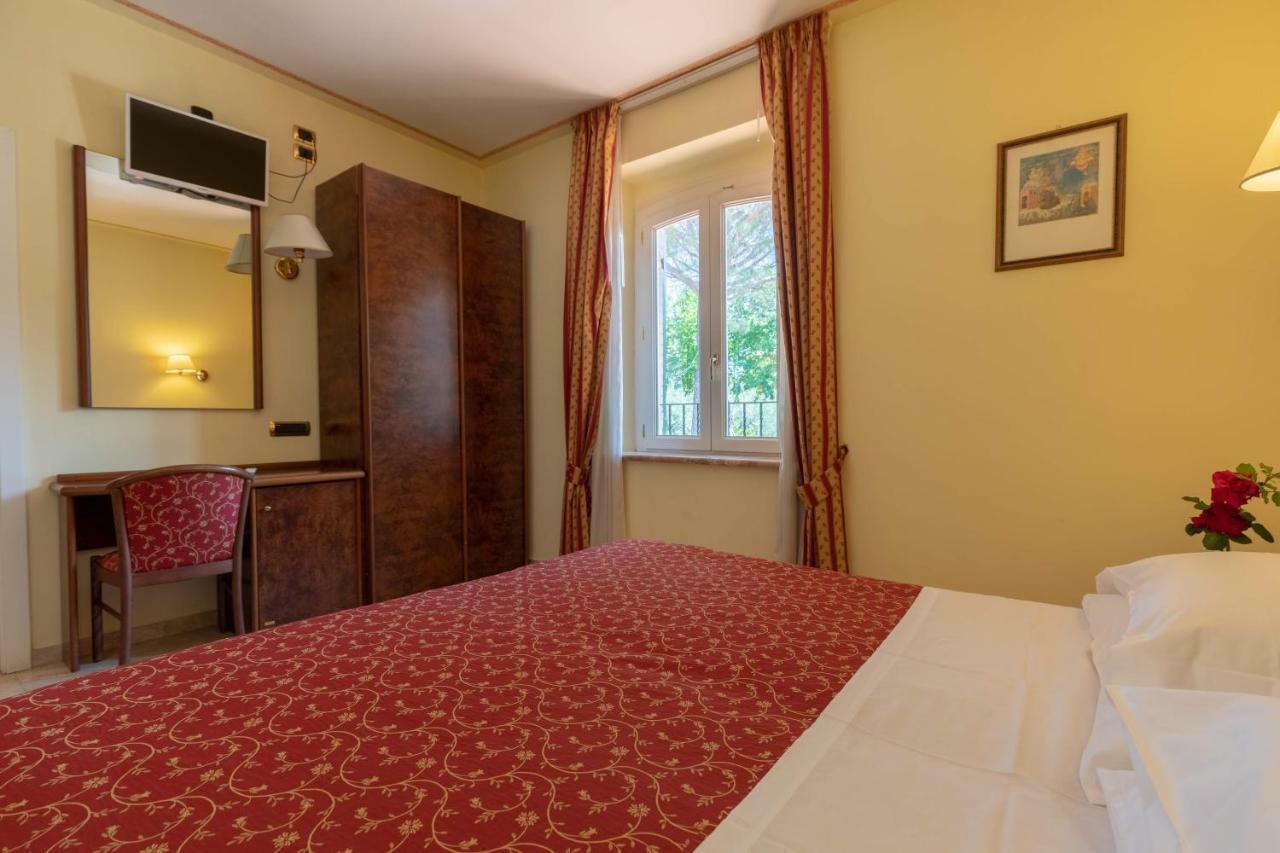 Hotel Villa Elda Assisi Kültér fotó